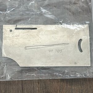 Vintage Singer Sewing Machine Part 55504 Needle 705 Front Side Plate Lock Screw